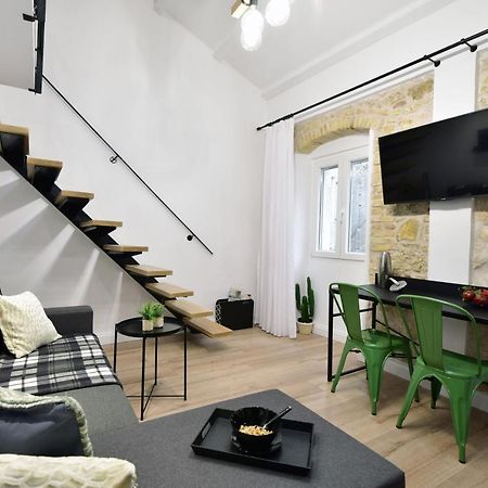 Queen 4 Apartment In The Heart Of The Corfu Historical Old Town Center Екстер'єр фото